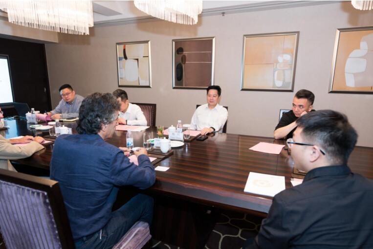 集团党委副书记、副董事长、总经理杨川会见维尼奥拉艺术研究中心创始人皮耶罗·洛卡瑟卡教授一行